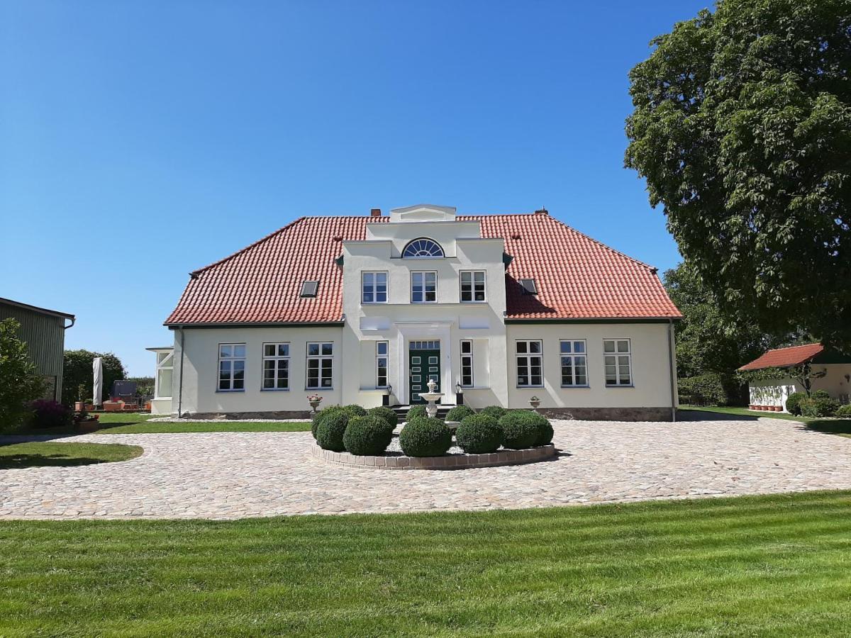 Gutshaus Neu Farpen Hotel Neuburg  Exterior foto